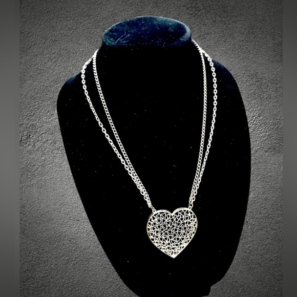 Silver Tone Heavy Chain Link Large Heart Pendant
Necklace 21" - Picture 1 of 7